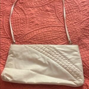 Elegant light pink shoulder bag
